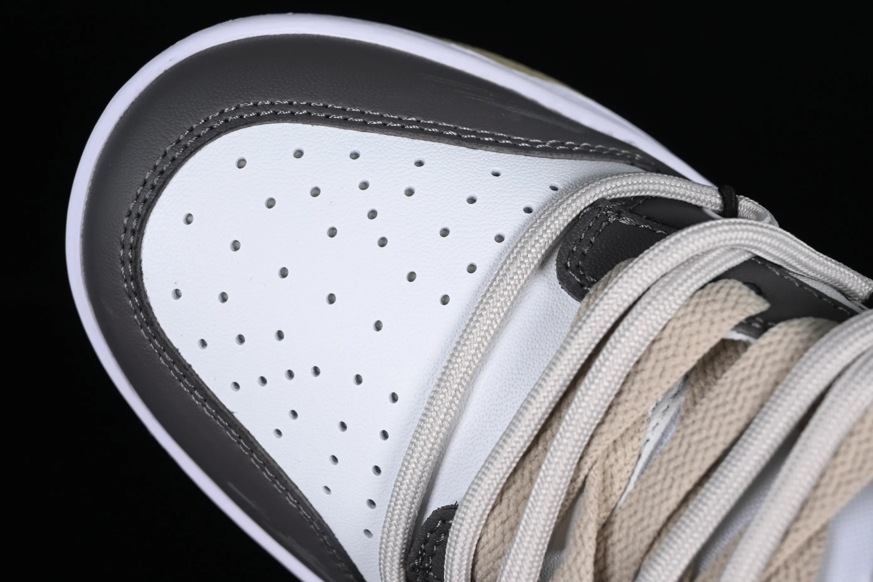 All Categories Nk SB Dunk Series Nk SB Dunk Low Low-top sneakers Customized large box Nk Dunk Low "Team Gold" Official custom-crack SB strapped low-top casual sneakers DV0833-100